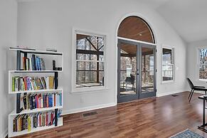 Chamblee Retreat 3BR Home w Spacious Porch