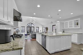 Chamblee Retreat 3BR Home w Spacious Porch