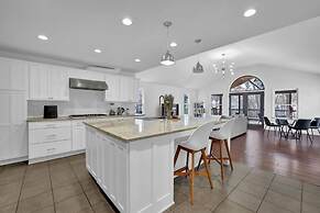 Chamblee Retreat 3BR Home w Spacious Porch