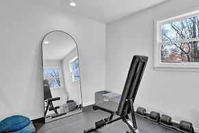 Chamblee Retreat 3BR Home w Spacious Porch