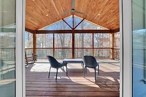 Chamblee Retreat 3BR Home w Spacious Porch