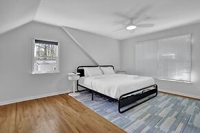 Chamblee Retreat 3BR Home w Spacious Porch