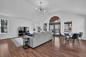 Chamblee Retreat 3BR Home w Spacious Porch