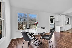 Chamblee Retreat 3BR Home w Spacious Porch