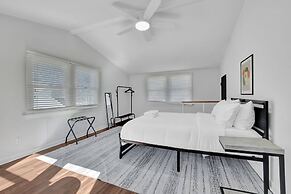 Chamblee Retreat 3BR Home w Spacious Porch