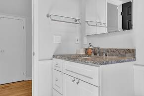 Chamblee Retreat 3BR Home w Spacious Porch