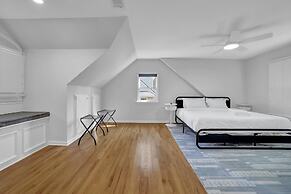 Chamblee Retreat 3BR Home w Spacious Porch