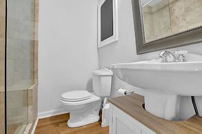 Chamblee Retreat 3BR Home w Spacious Porch