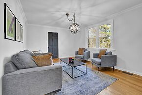 Chamblee Retreat 3BR Home w Spacious Porch