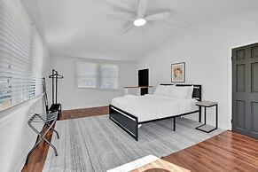 Chamblee Retreat 3BR Home w Spacious Porch