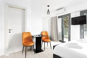 Velvet Luxury Studios in the City Center by BiNobi!