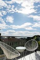 Velvet Luxury Studios in the City Center by BiNobi!