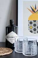 Velvet Luxury Studios in the City Center by BiNobi!