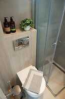 Velvet Luxury Studios in the City Center by BiNobi!