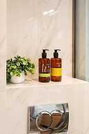 Velvet Luxury Studios in the City Center by BiNobi!