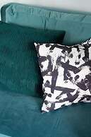 Velvet Luxury Studios in the City Center by BiNobi!