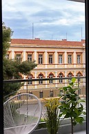 Velvet Luxury Studios in the City Center by BiNobi!