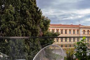 Velvet Luxury Studios in the City Center by BiNobi!