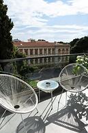 Velvet Luxury Studios in the City Center by BiNobi!