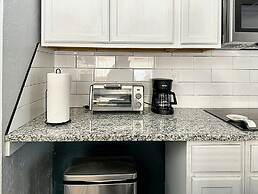 Budget Friendly Studio With Wifi Smart TV 32C