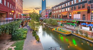 Budget Friendly Studio With Wifi Smart TV 32C