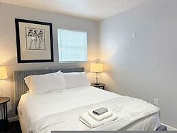 Budget Friendly Studio With Wifi Smart TV 32C