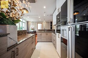 Landmark 81 Magical Tower Apartment