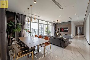 Landmark 81 Magical Tower Apartment