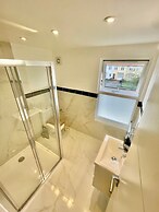 Cambridge Cozy 2 Bedroom Apartment 5 Sleep