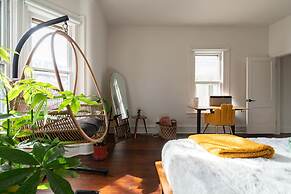 Prime Location Top Rated Clean Parking Free