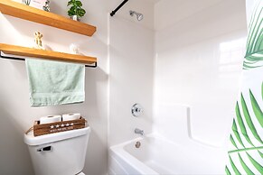 Prime Location Top Rated Clean Parking Free