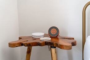 Prime Location Top Rated Clean Parking Free