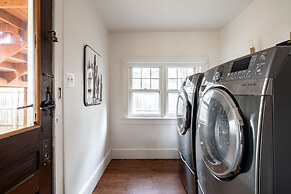 Prime Location Top Rated Clean Parking Free