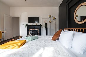 Prime Location Top Rated Clean Parking Free