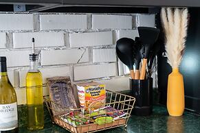 Prime Location Top Rated Clean Parking Free