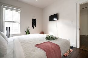 Prime Location Top Rated Clean Parking Free