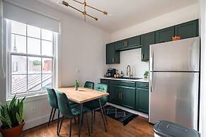 Prime Location Top Rated Clean Parking Free