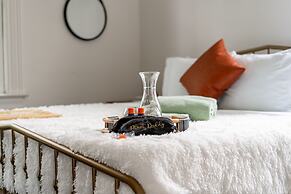 Prime Location Top Rated Clean Parking Free