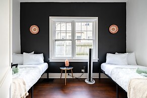 Prime Location Top Rated Clean Parking Free