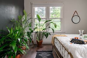 Prime Location Top Rated Clean Parking Free