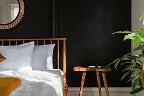 Prime Location Top Rated Clean Parking Free