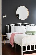 Prime Location Top Rated Clean Parking Free