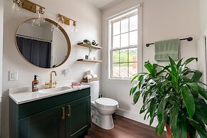 Prime Location Top Rated Clean Parking Free