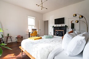 Prime Location Top Rated Clean Parking Free