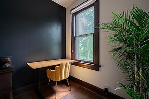 Prime Location Top Rated Clean Parking Free