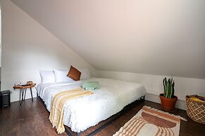 Prime Location Top Rated Clean Parking Free