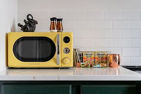 Prime Location Top Rated Clean Parking Free