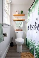 Prime Location Top Rated Clean Parking Free