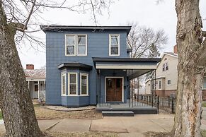 Prime Location Top Rated Clean Parking Free