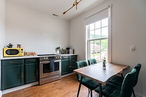 Prime Location Top Rated Clean Parking Free